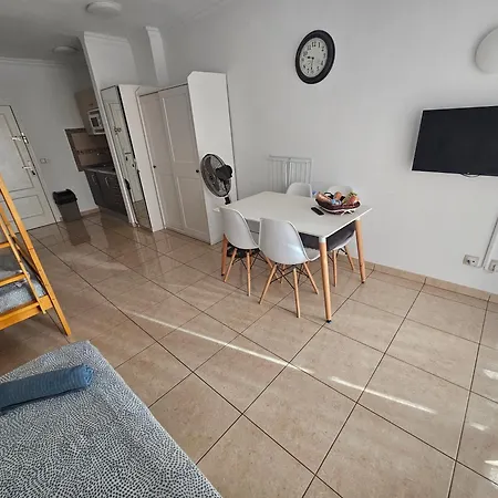 Everything Need. Right Here. Apartamento Costa Adeje (Tenerife)